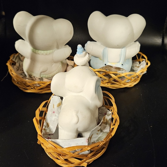 Set of 3 ceramic baby elephant figurines in wicker basket bellished. - Picture 6 of 6